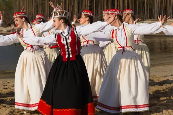 Video "Sudraboti gaiļi dzied" filmēšana, 2023
